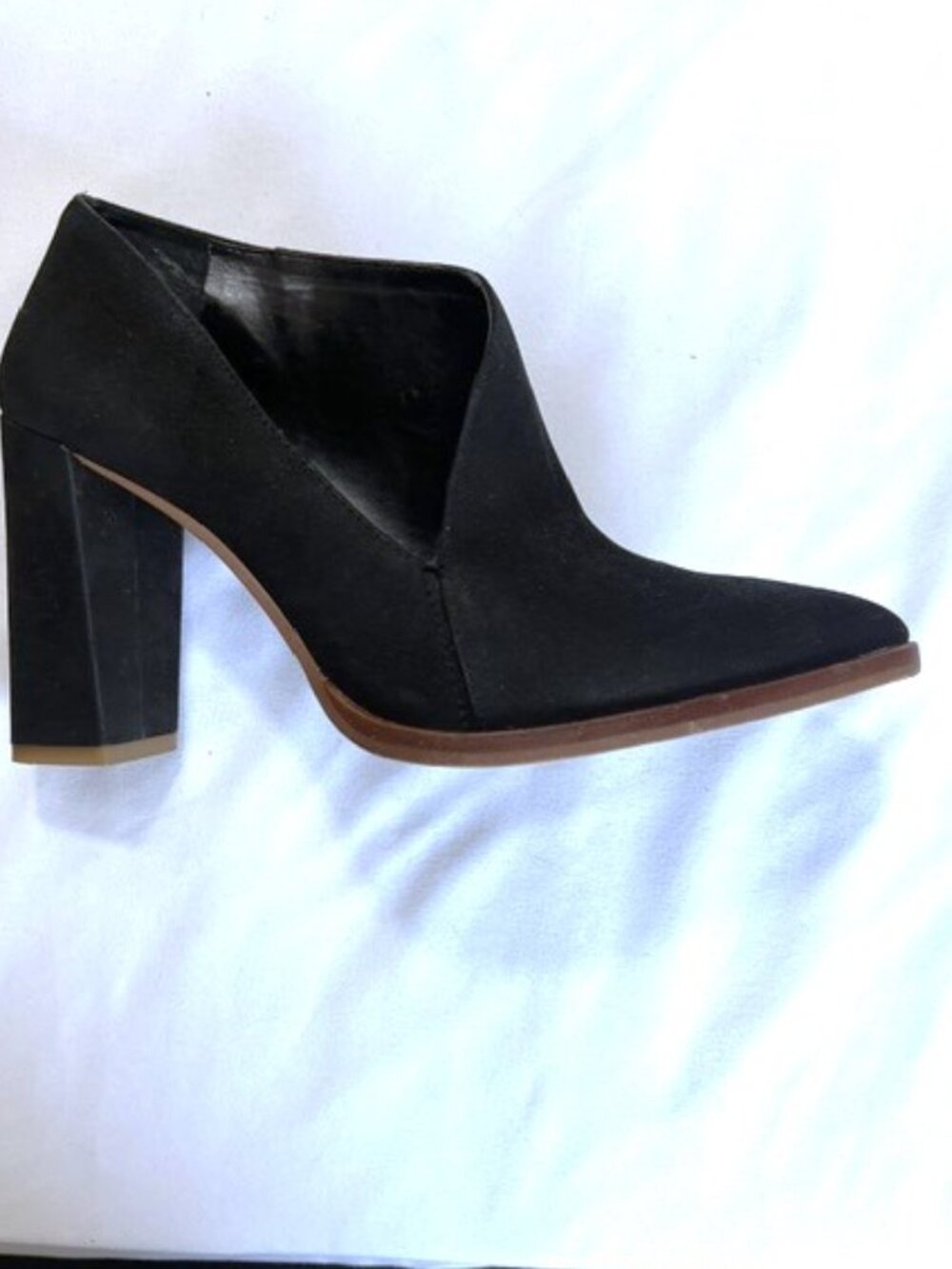 Vince Camuto Suede Cut Out High Heel Pump Sz 6.5 - Picture 12 of 13